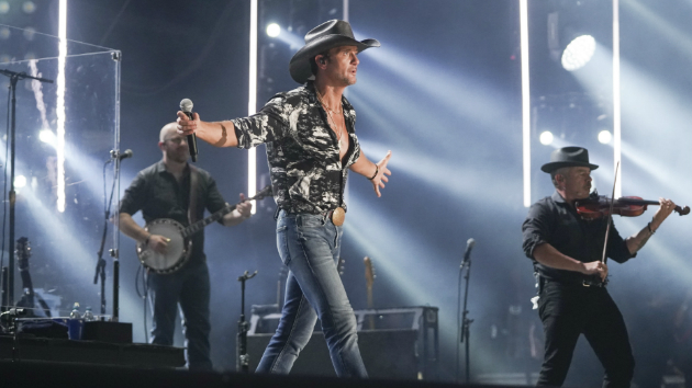 Tim McGraw Tumbles Off Stage During Weekend Concert