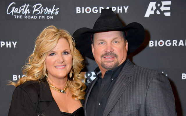 GARTH BROOKS AND TRISHA YEARWOOD TO FILL IN AS HOSTS