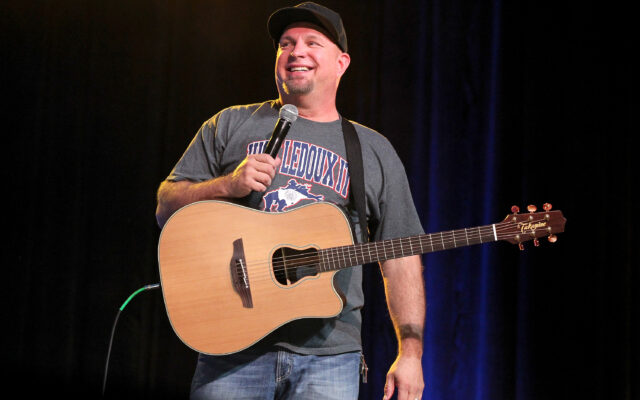 Woman Tries to Return Pick to Garth Brooks During Concert, Gets Guitar as Thanks