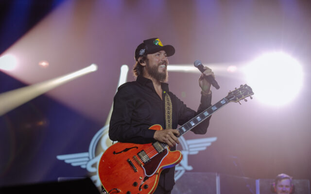 Chris Janson To Release Song Featuring Dolly Parton, Slash