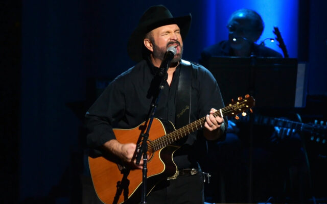 GARTH BROOKS TO HEADLINE THE FIRST BLACK FRIDAY AMAZON MUSIC LIVE SPECIAL
