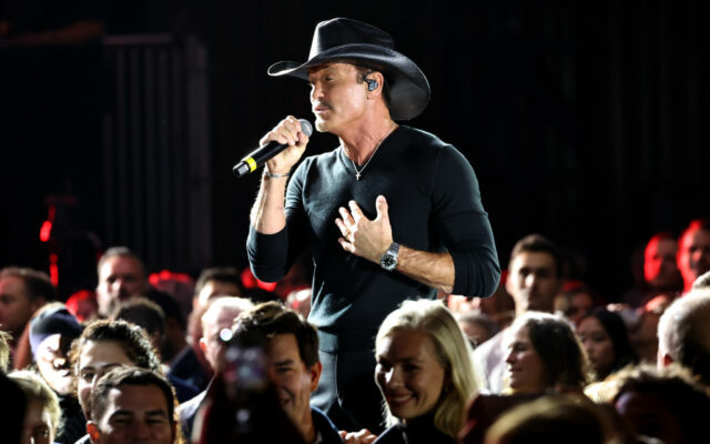TIM McGRAW WISHES HIS FOLLOWERS A MERRY CHRISTMAS